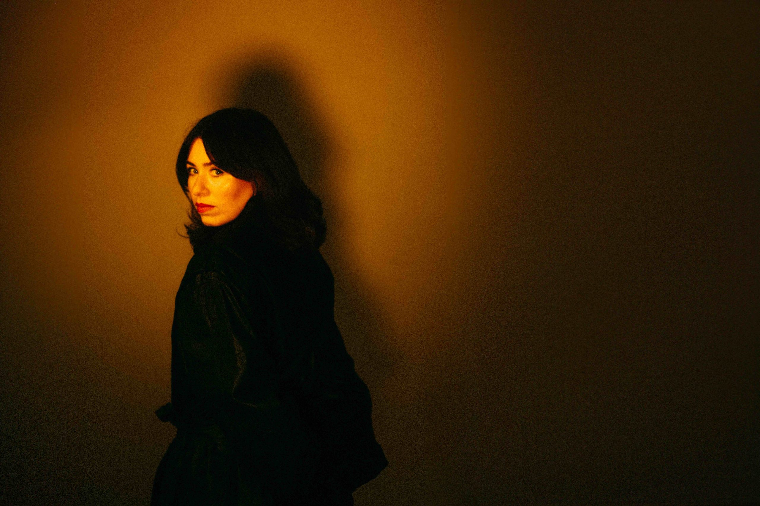 Robin Kester signs to Memphis Industries and releases new single 'Departure'