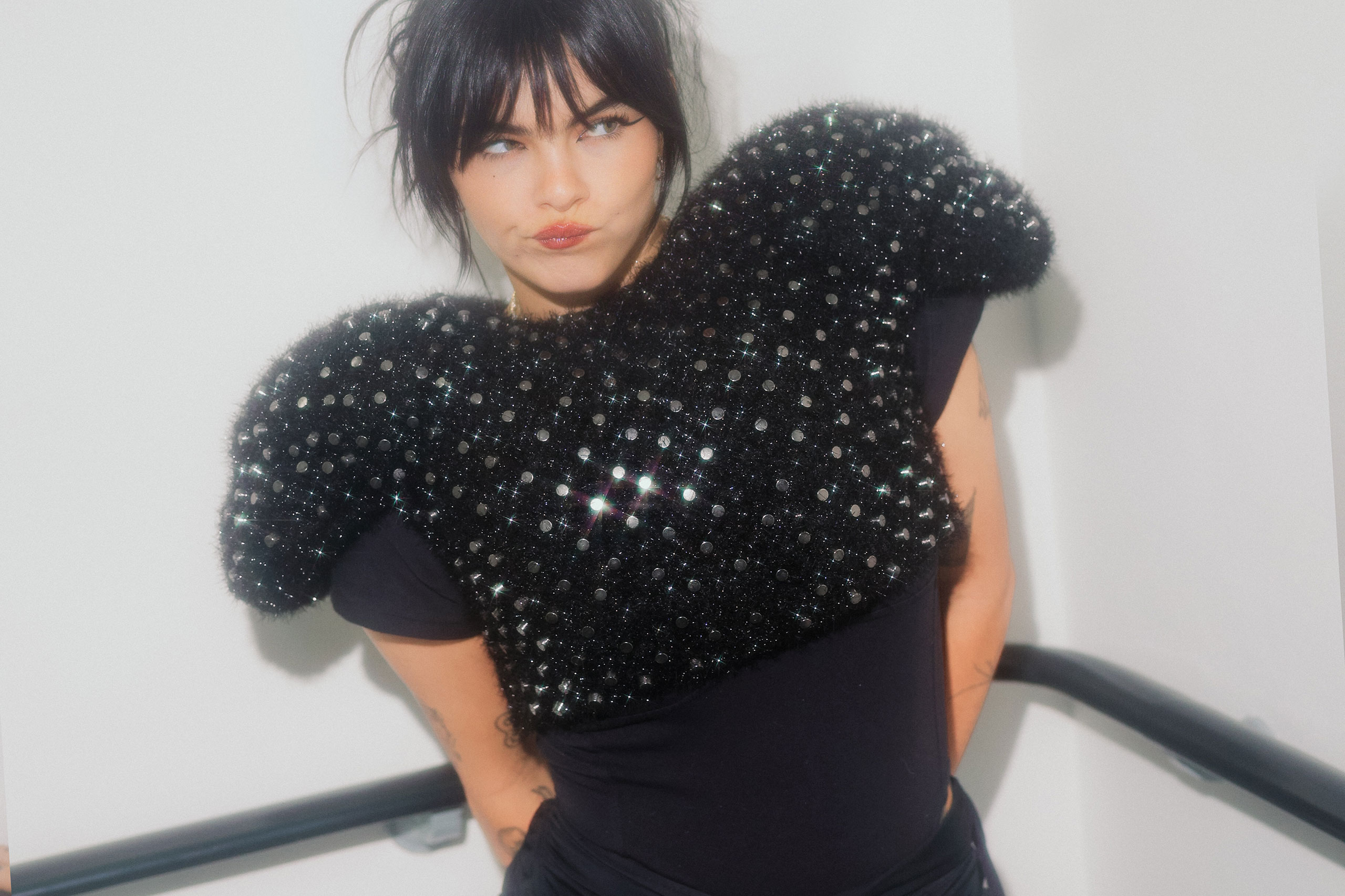 BENEE has released her ragey new anthem 'Off The Rails'