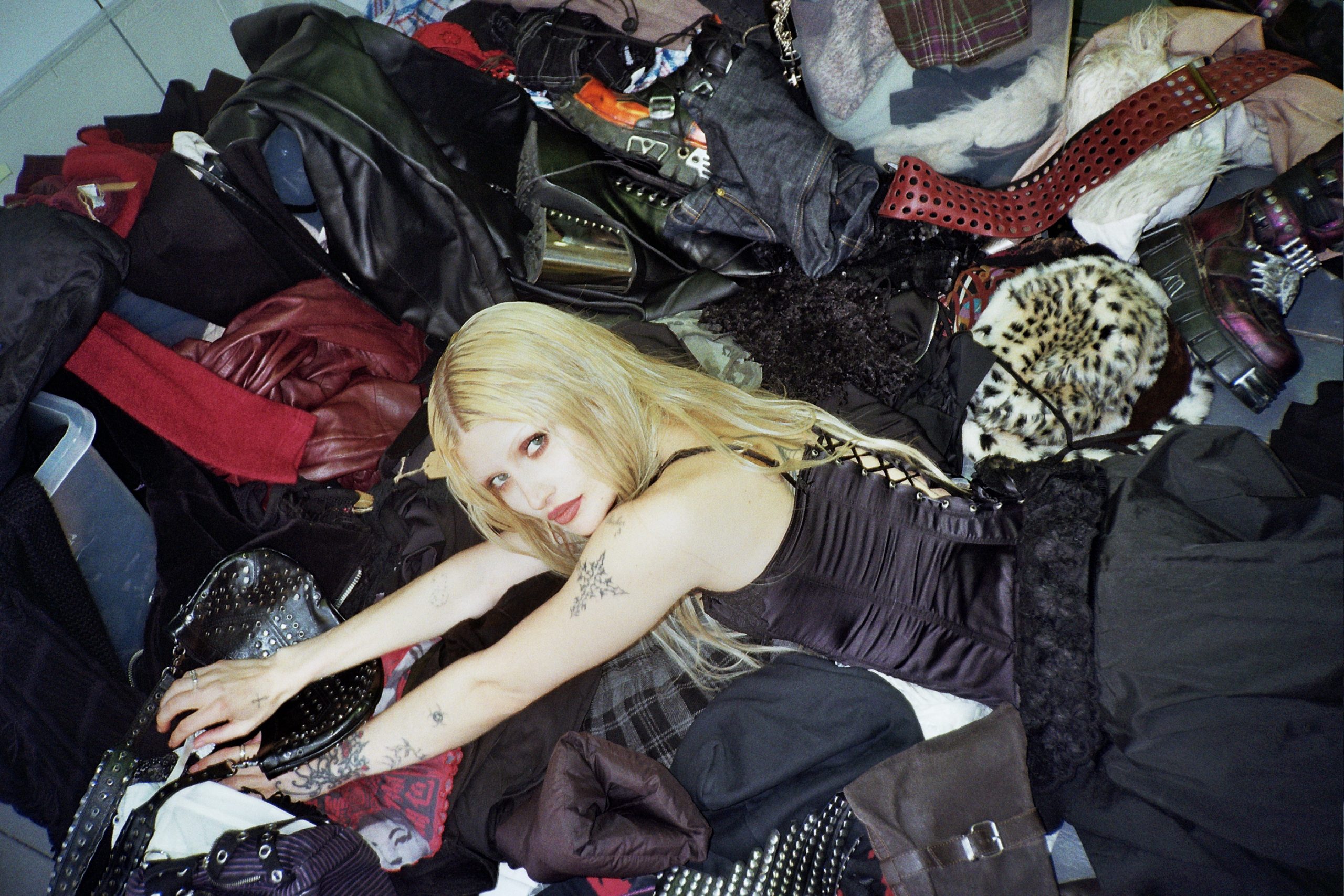 Cassyette has dropped a deluxe version of her debut album with new single 'Phantom Limb'