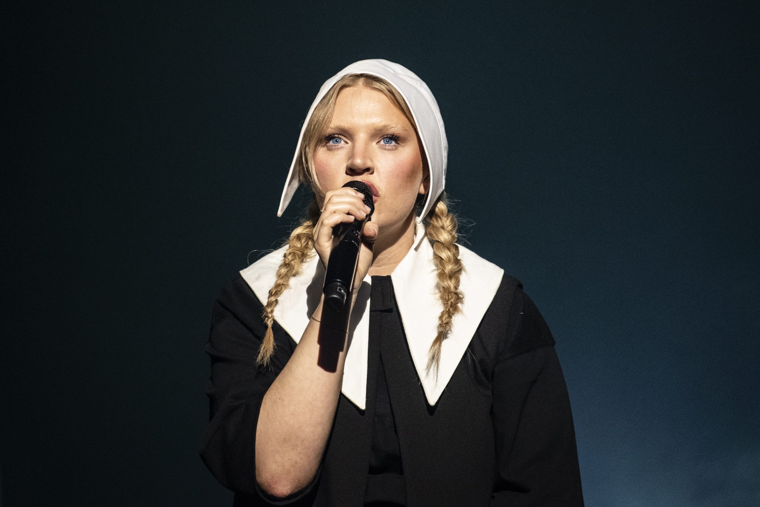 Self Esteem debuts new album 'A Complicated Woman' at London theatrical show - watch