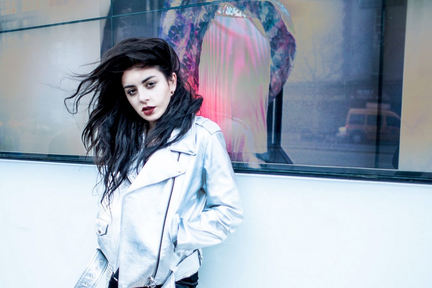 Charli XCX debuts new track 'Bounce' live