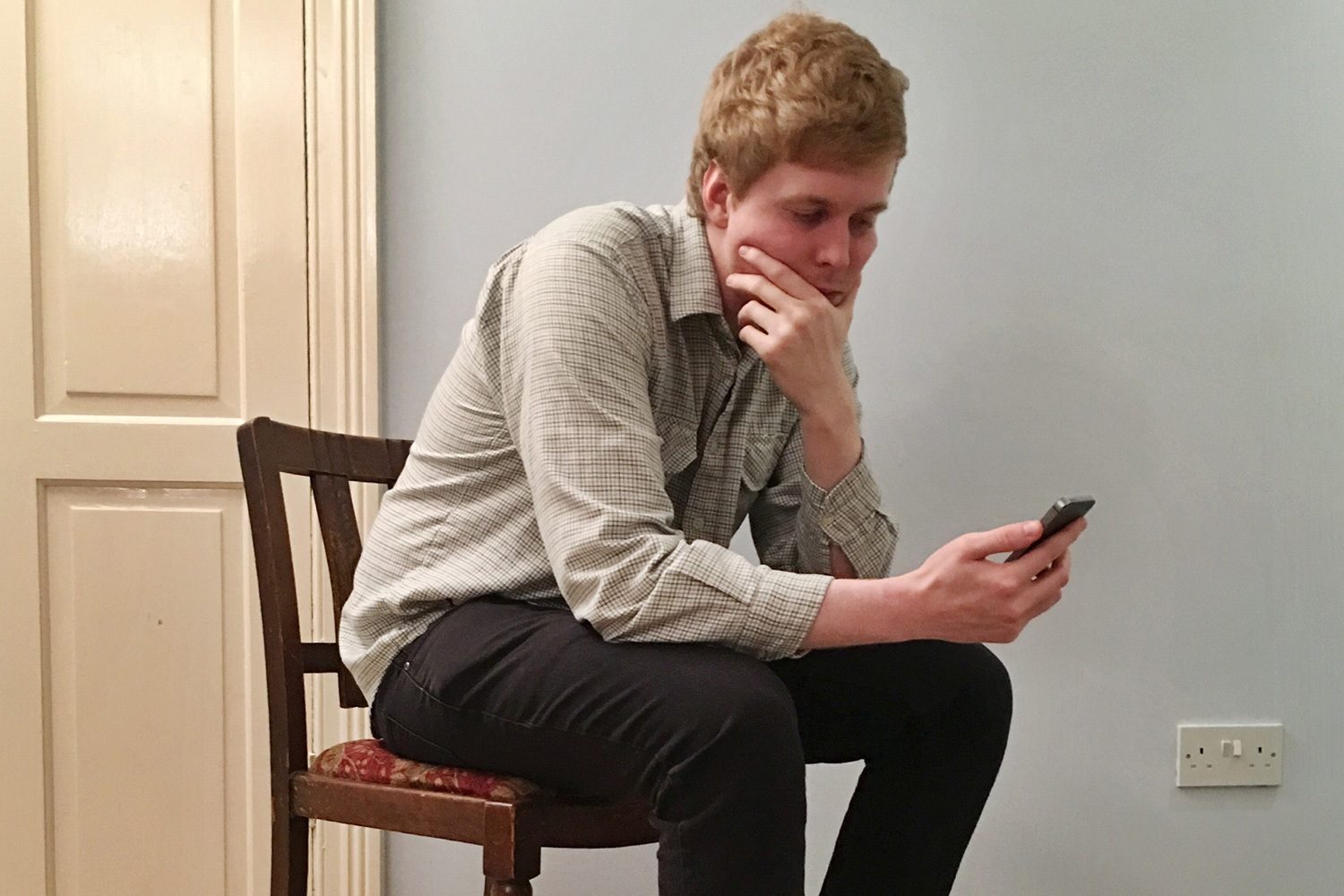 James Leonard Hewitson premieres new song ‘The Screen’