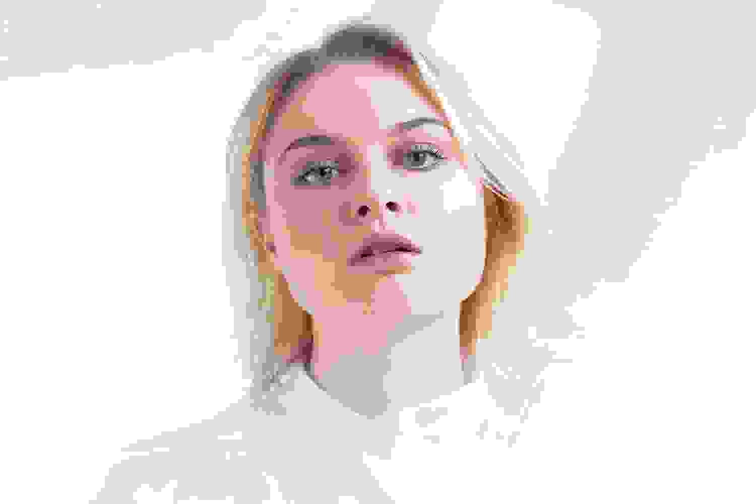 Watch Låpsley cover Foals’ 'Mountain At My Gates'