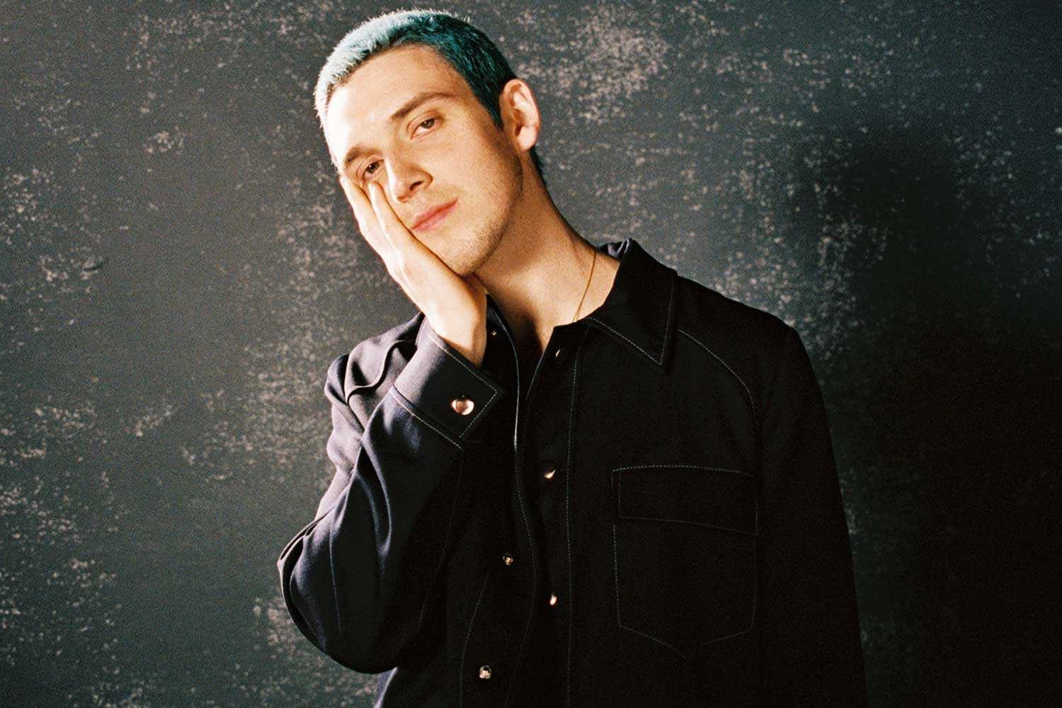 Lauv and Troye Sivan have teamed up for a new "accidental duet" called 'i'm so tired...'