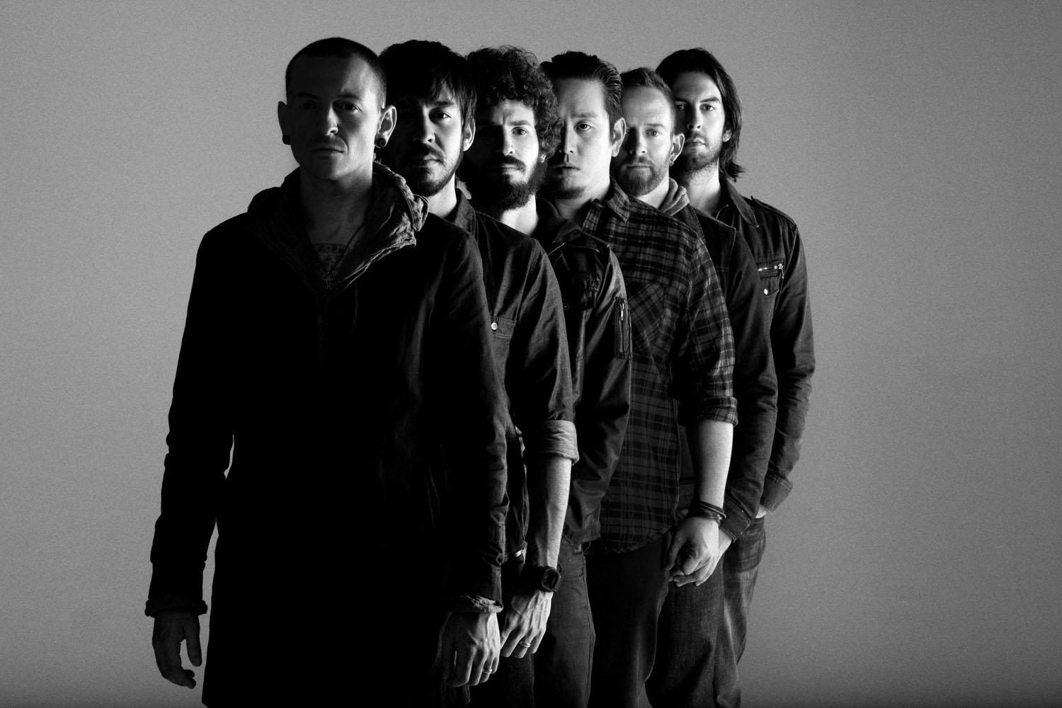 Chester Bennington says the new Linkin Park album is "amazing"