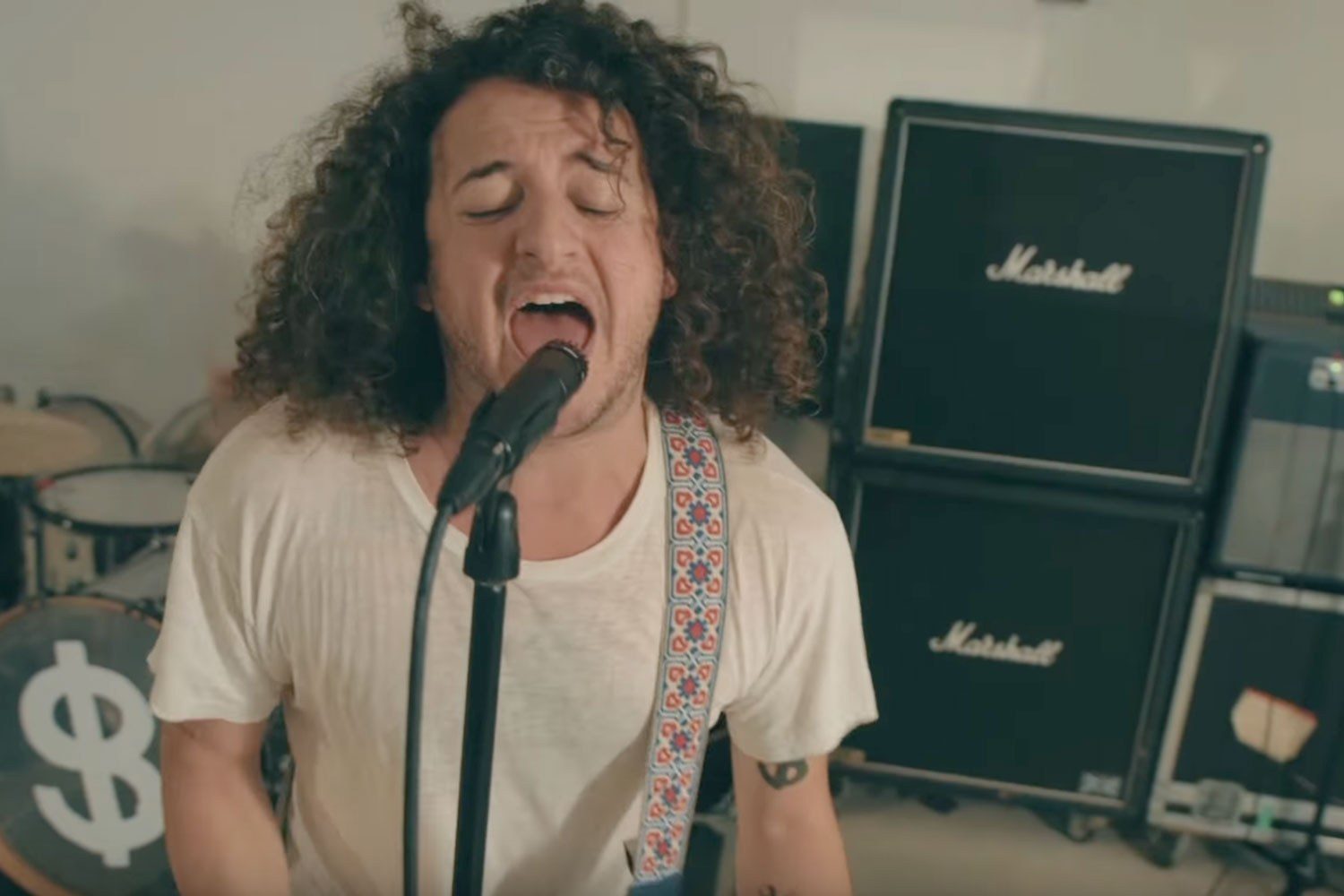 Partybaby go wild in 'I Don't Wanna Wait' video