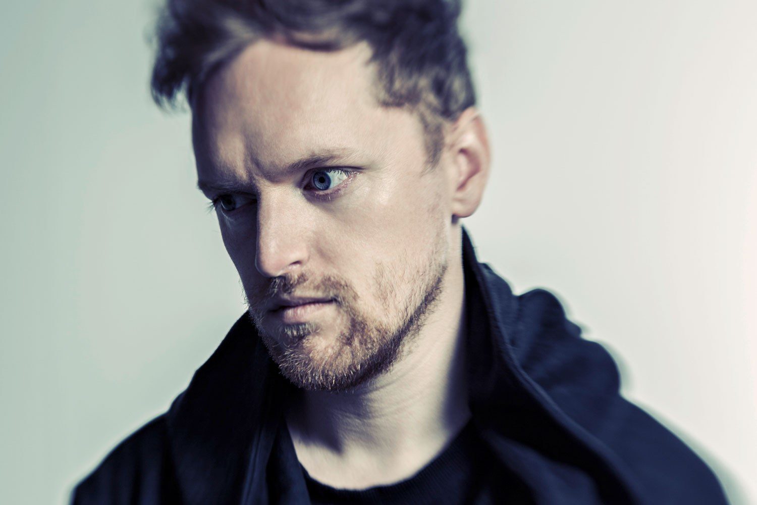 SOHN's sending us a 'Signal'