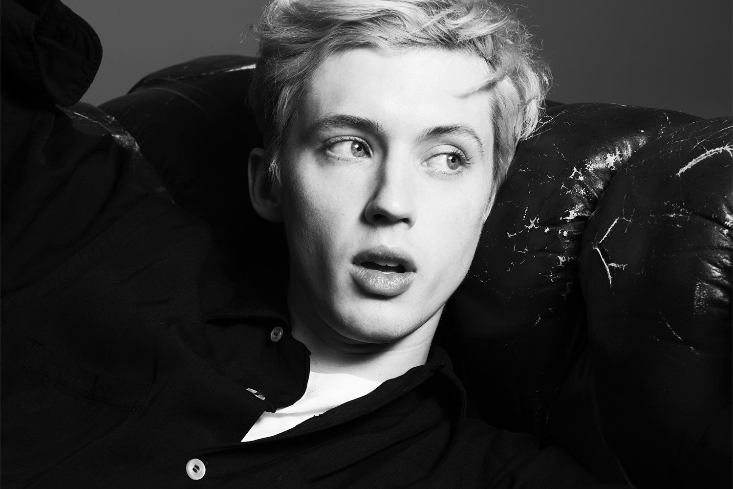 Troye Sivan enjoys a day at the beach in his new ‘Lucky Strike’ video