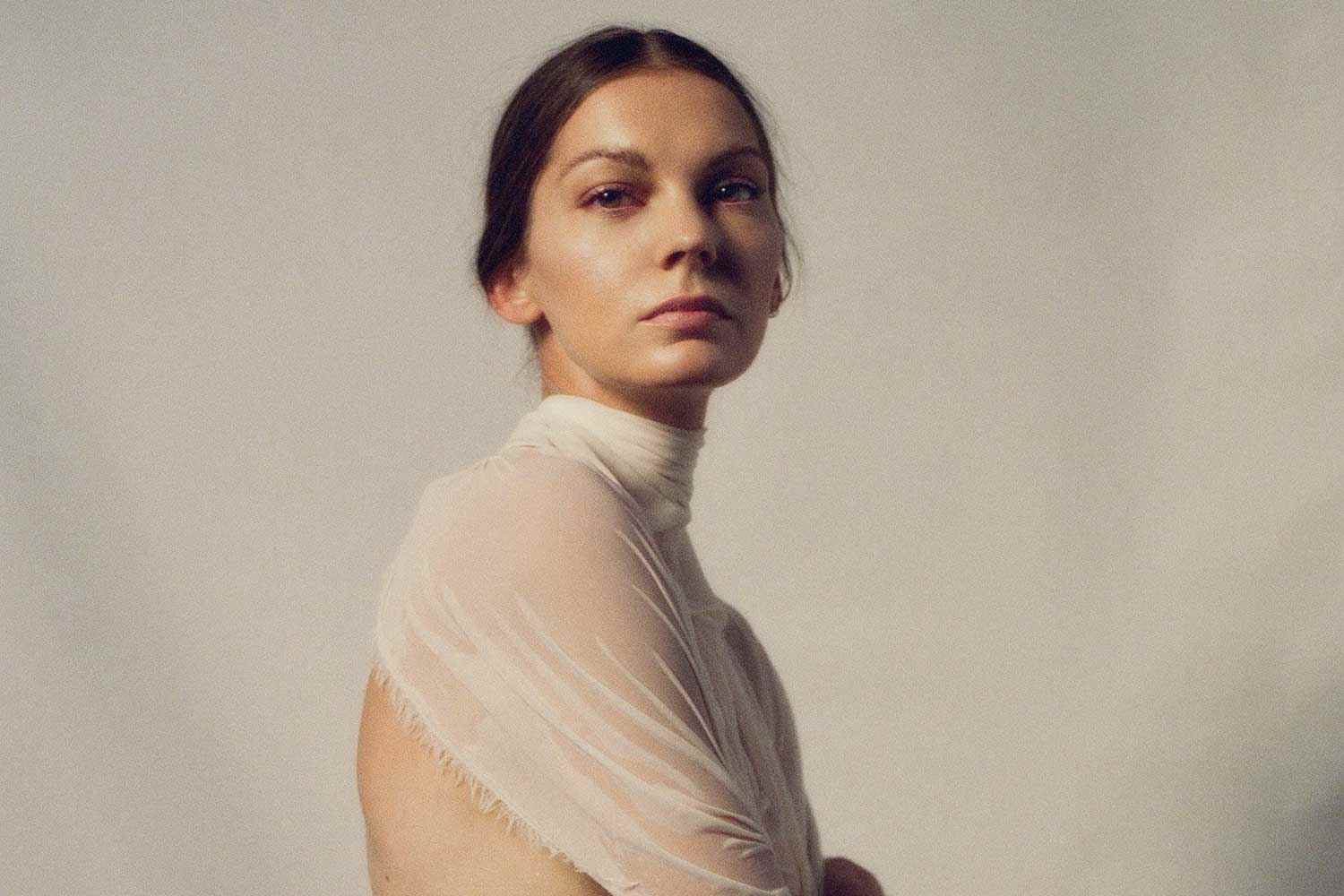 Rosie Lowe's latest track 'Mango' is a new take on Adam and Eve