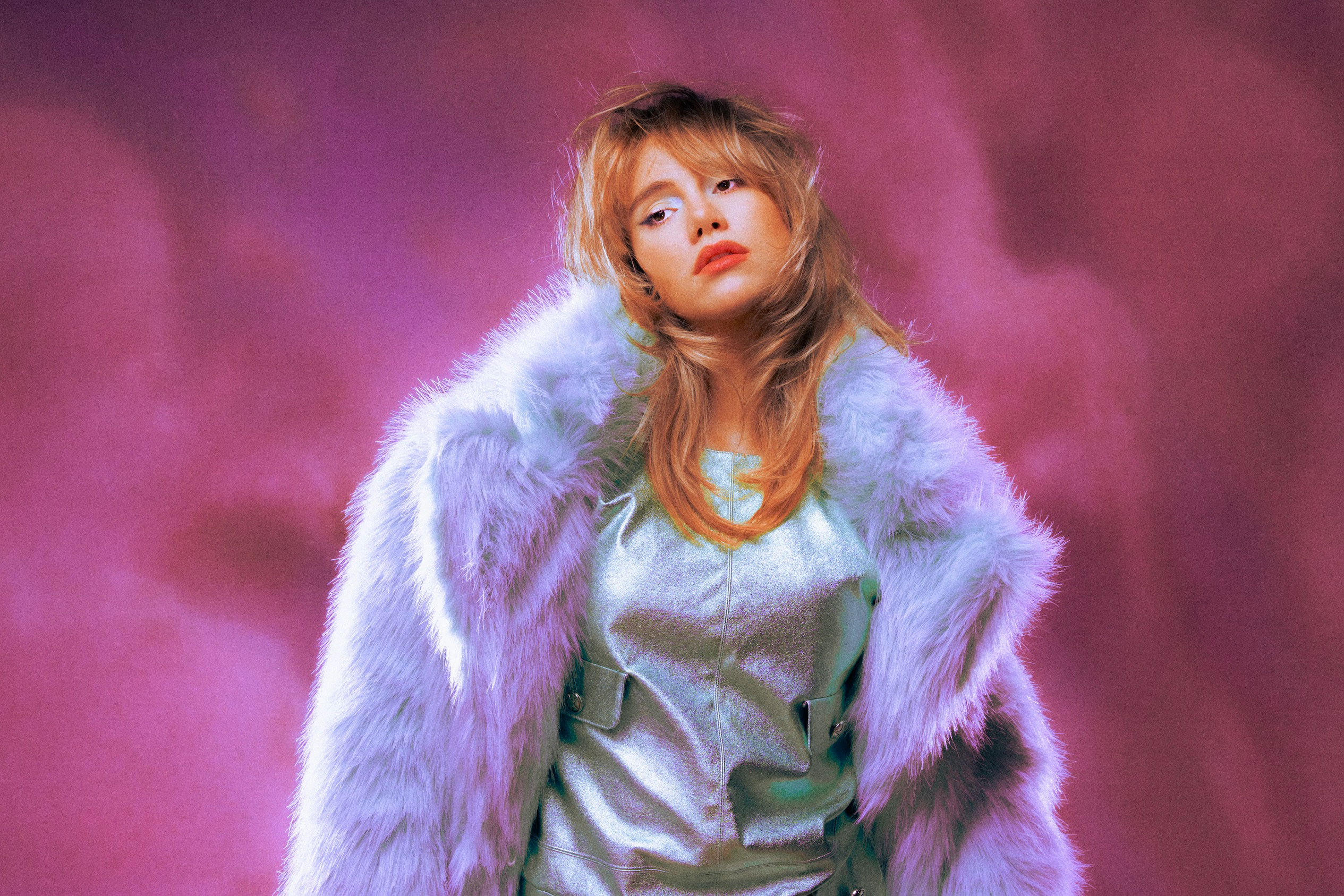 Suki Waterhouse has announced a new double album with 90s-inspired single 'Supersad'