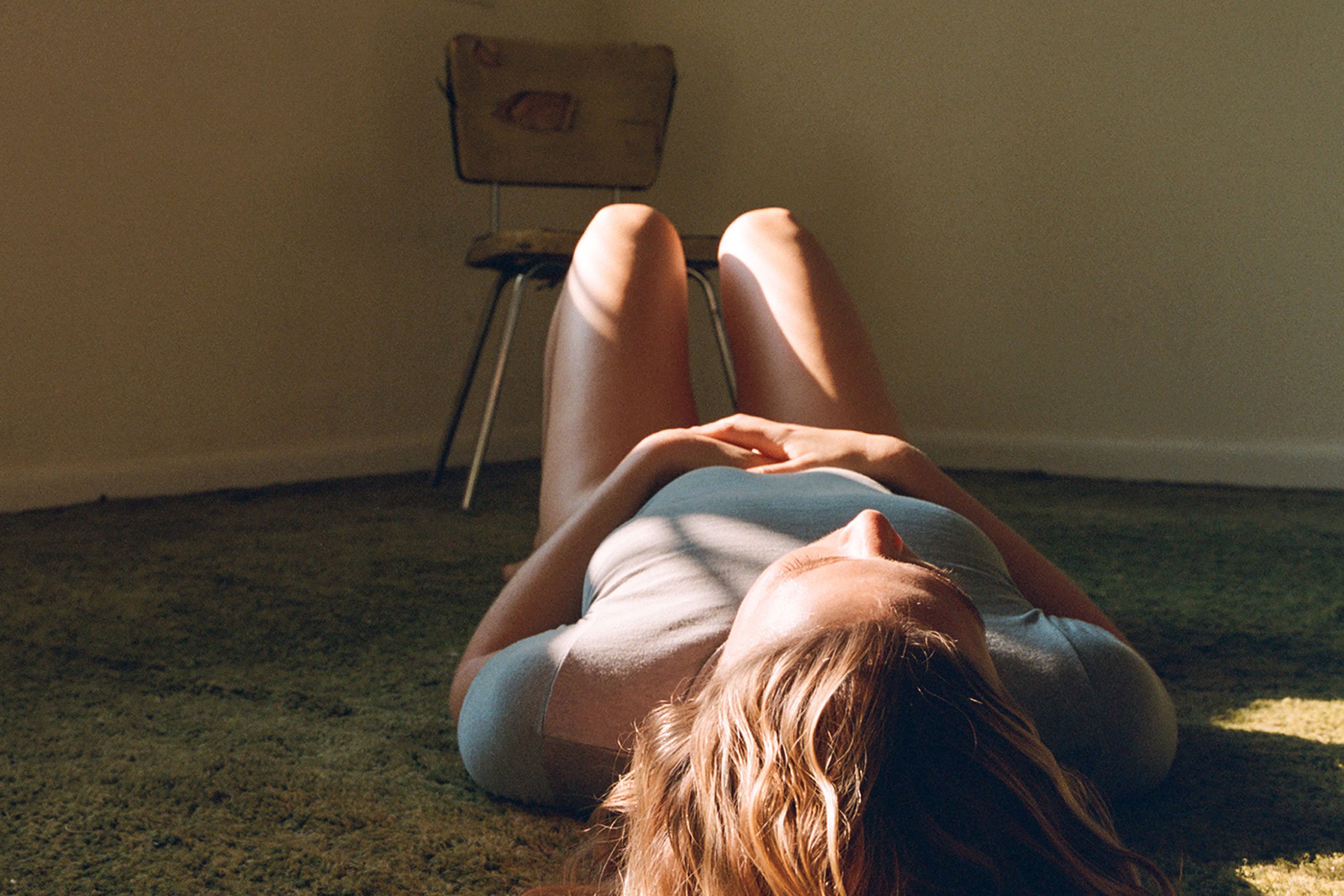 Maggie Rogers has released a new single, 'In The Living Room', inspired by the beauty and pain of memory