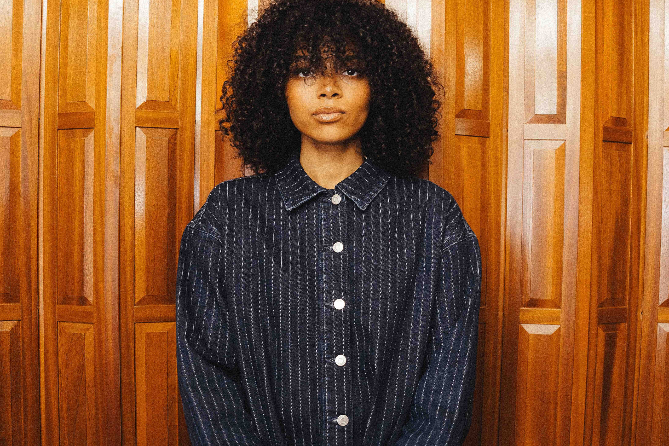 Brooke Combe has shared a new single written with Jungle's Tom McFarland, 'Shaken By The Wind'