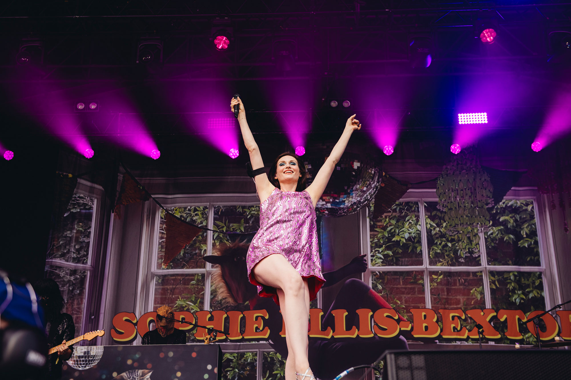 Sophie Ellis-Bextor has shared a new video for 'Freedom Of The Night'