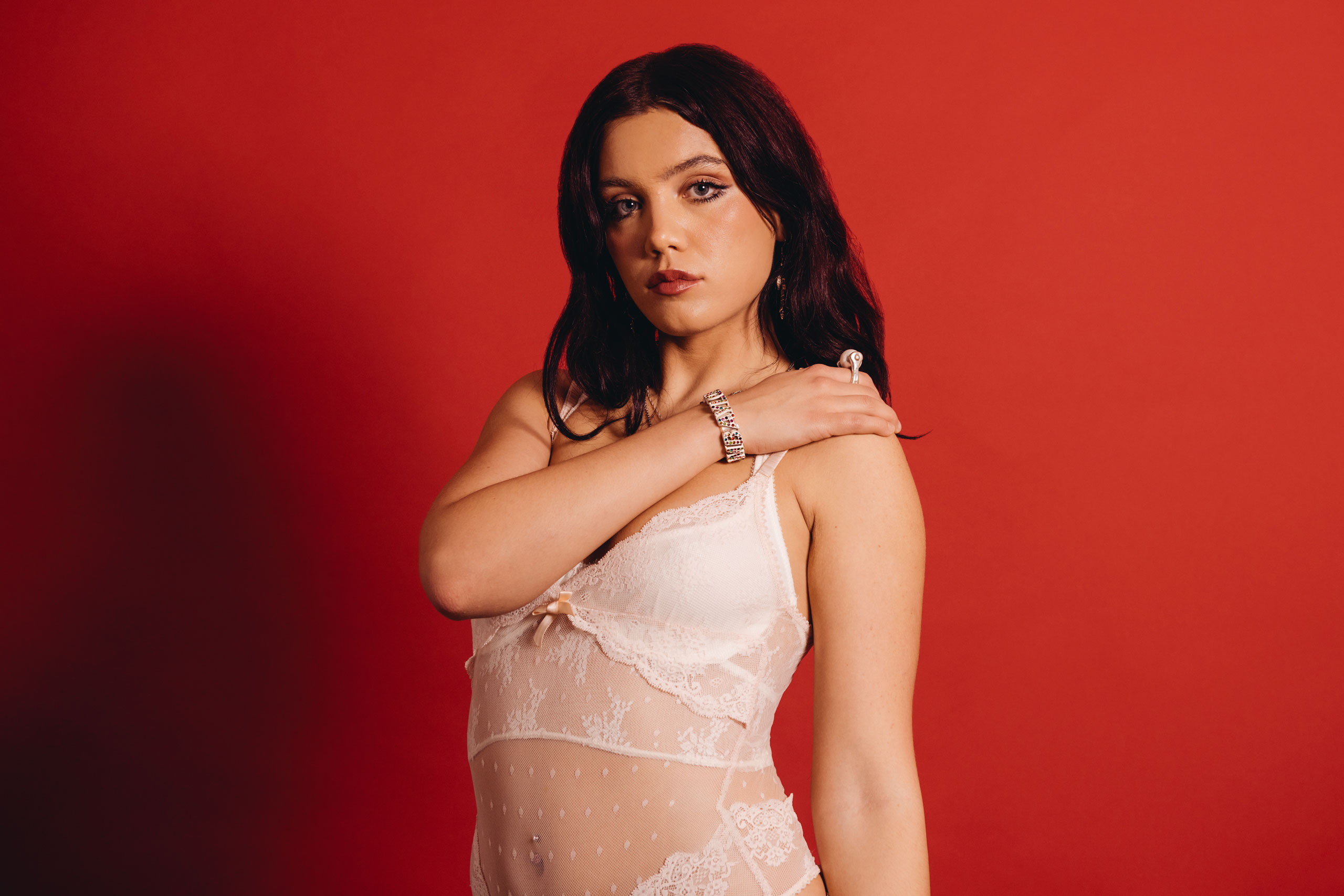 Alessi Rose has dropped anti-imposter syndrome anthem 'Pretty World' ahead of her upcoming EP