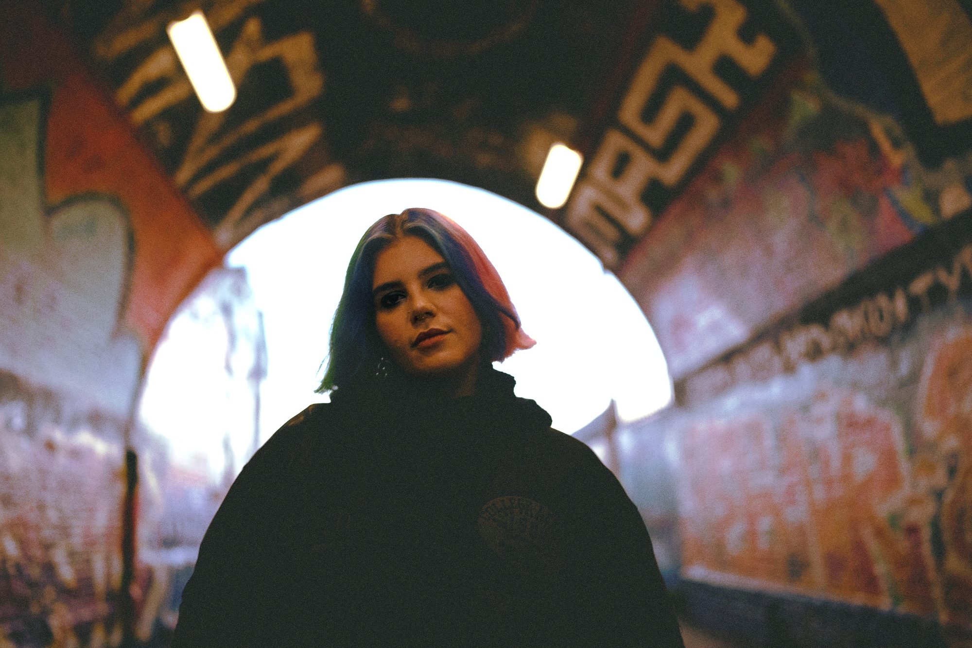 Issey Cross explores long-distance love in her new single 'Different Planets'