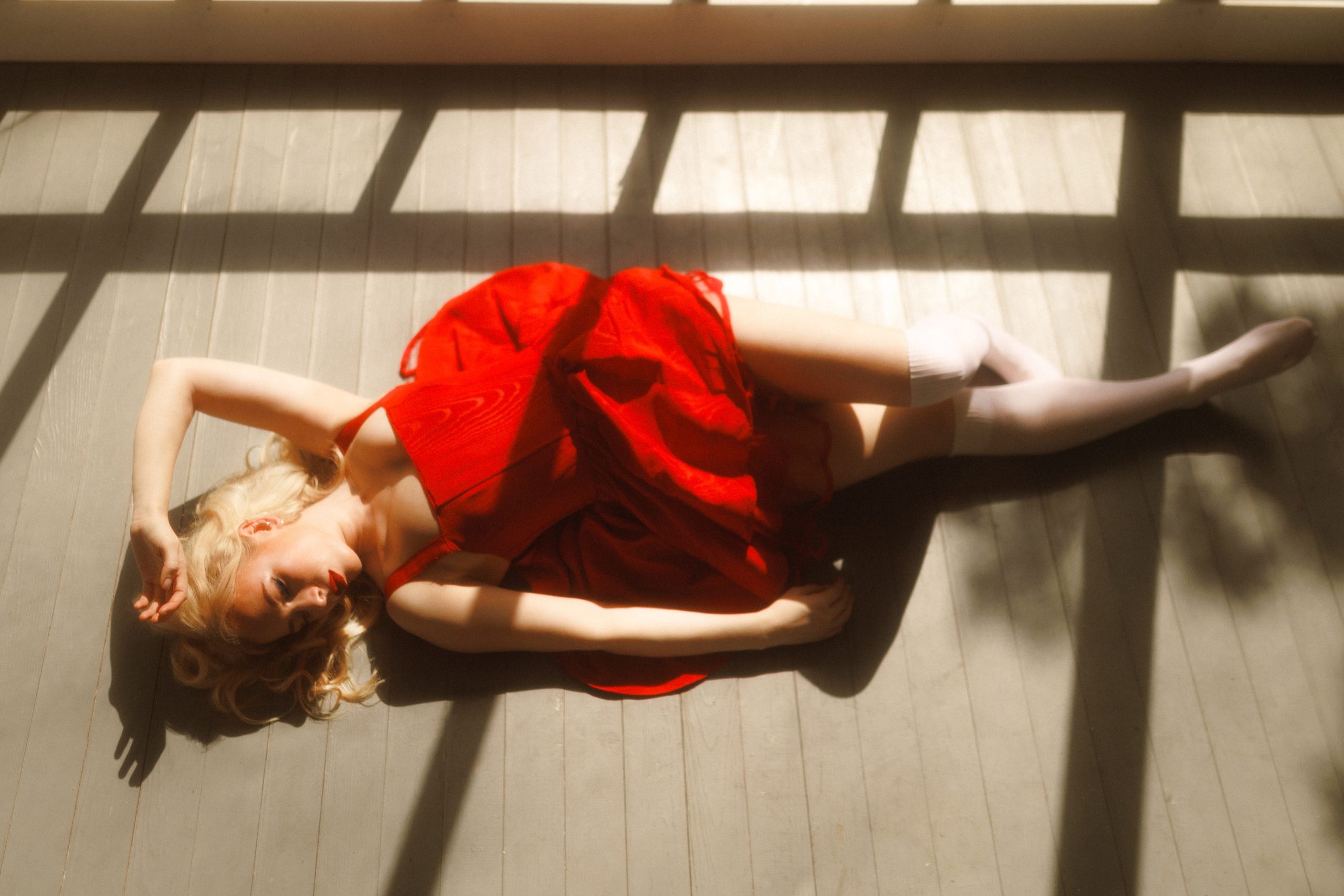 Holly Macve has shared a cover of Joni Mitchell's 'River'