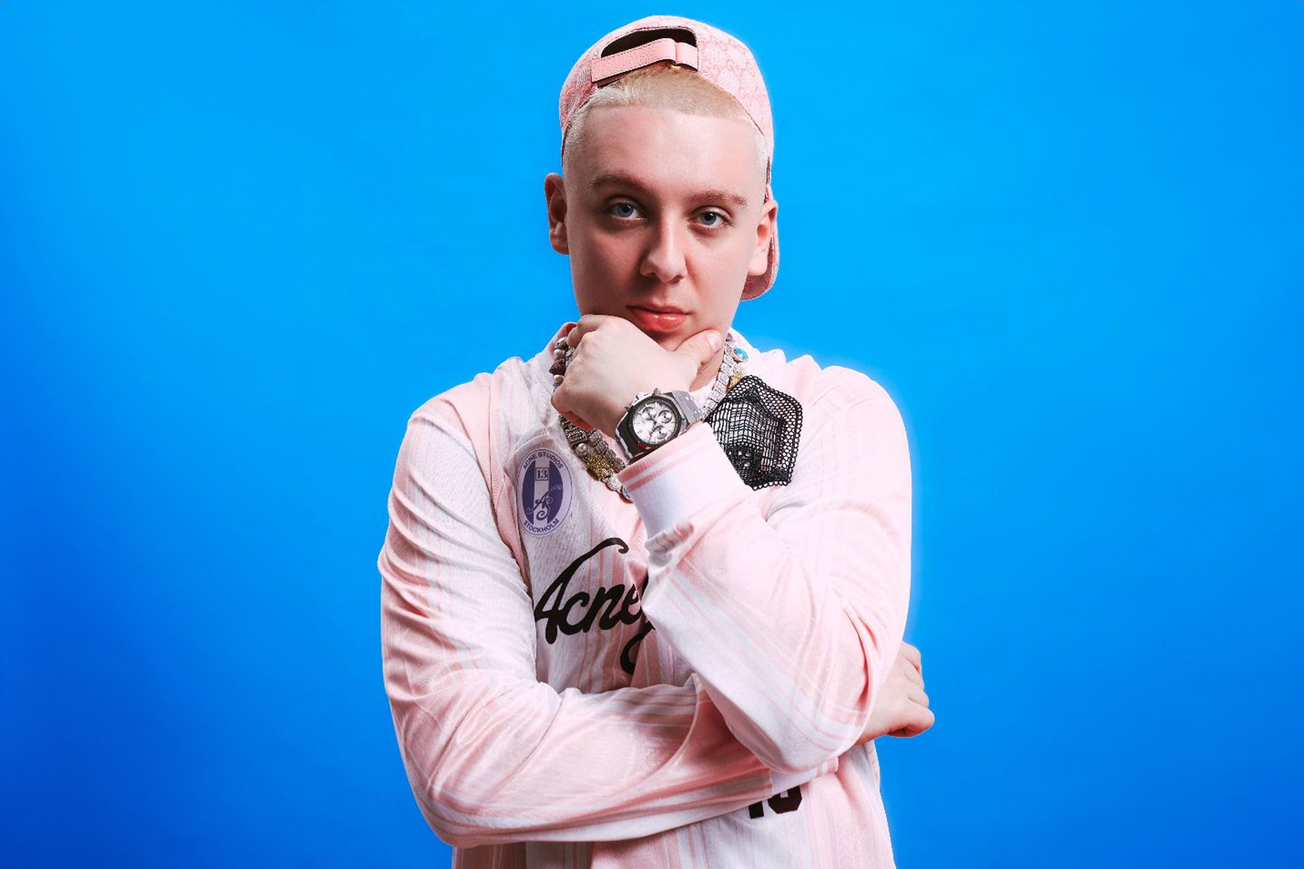 Aitch has shared a new single, 'Famous Girl'