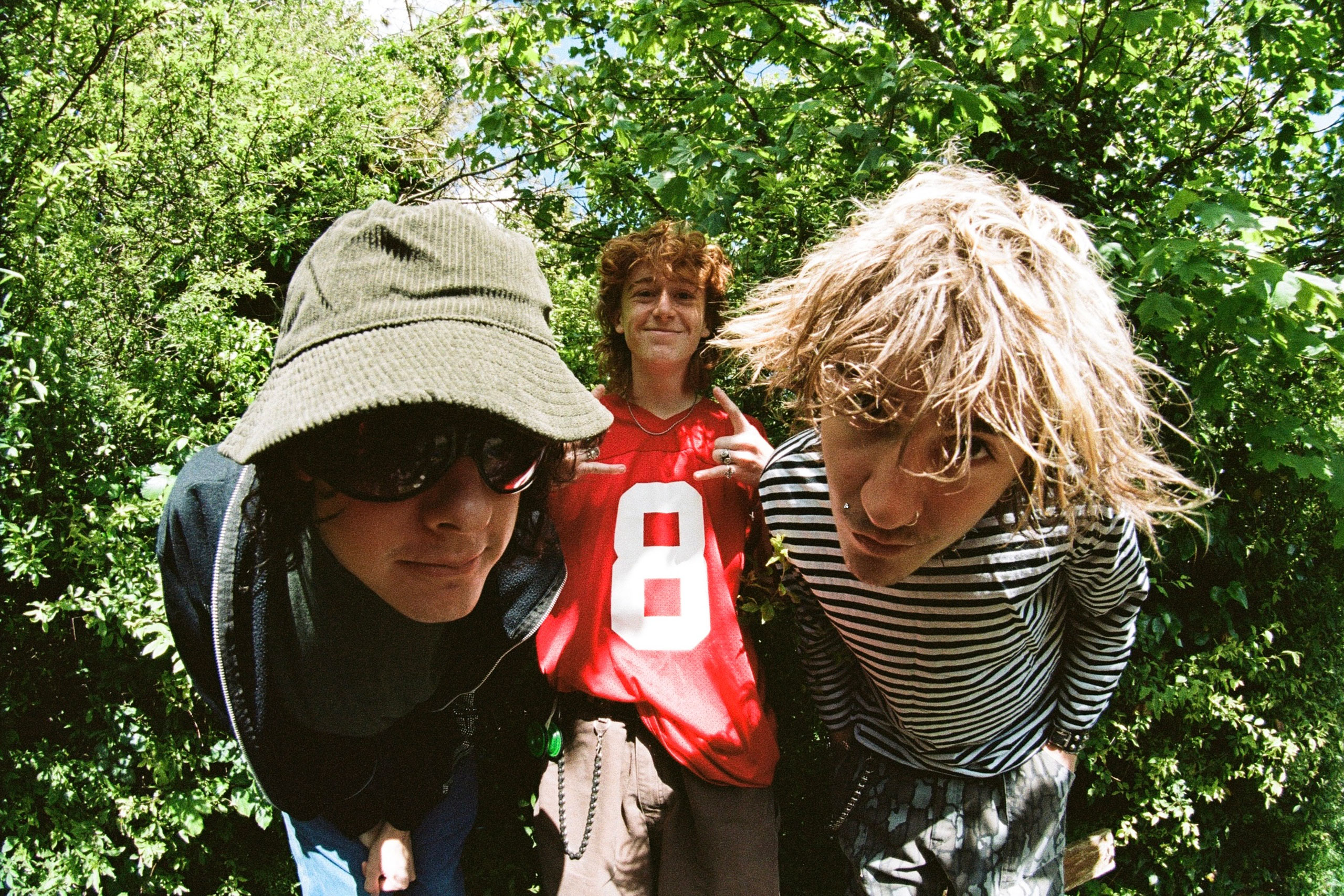 Brighton trio Bones Ate Arfa have released their debut EP 'Akimbo People' to coincide with their UK tour