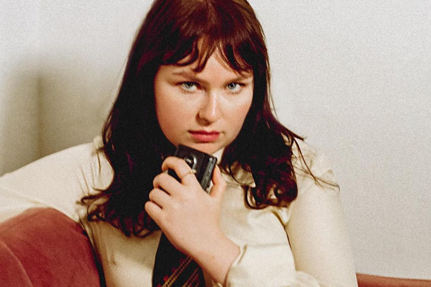 Ellie Bleach has unveiled her second EP, a concept piece that reflects on loneliness