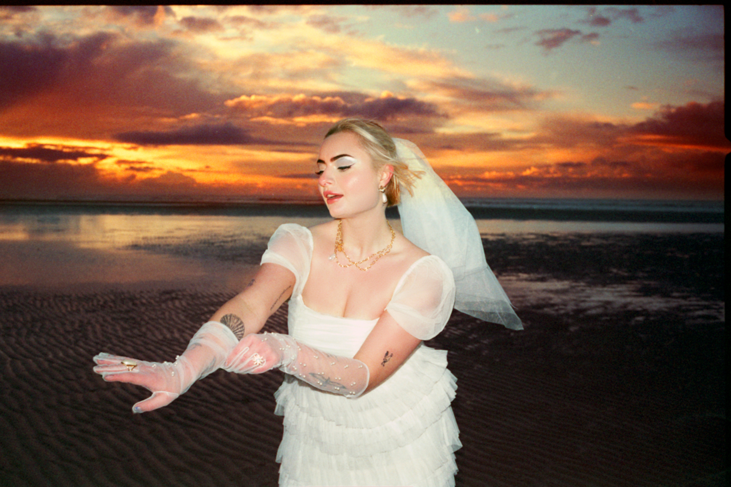 Låpsley has released a new double-single ahead of her new EP, due in May