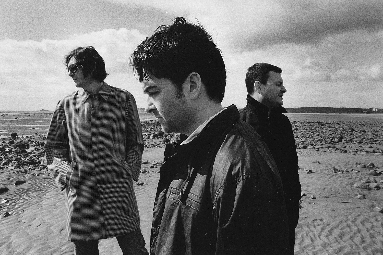Manic Street Preachers have announced a 20th Anniversary Edition of their seventh studio album 'Lifeblood'