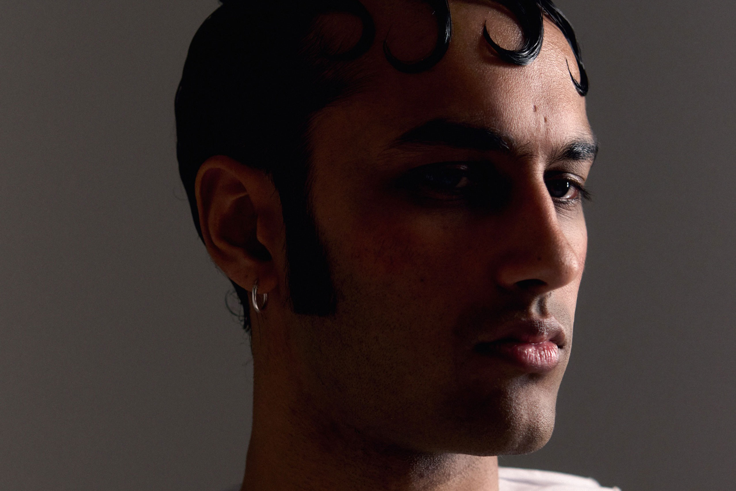 Ray Laurél has announced new EP 'Honey, Undress Me', and shared early single 'RIDE'