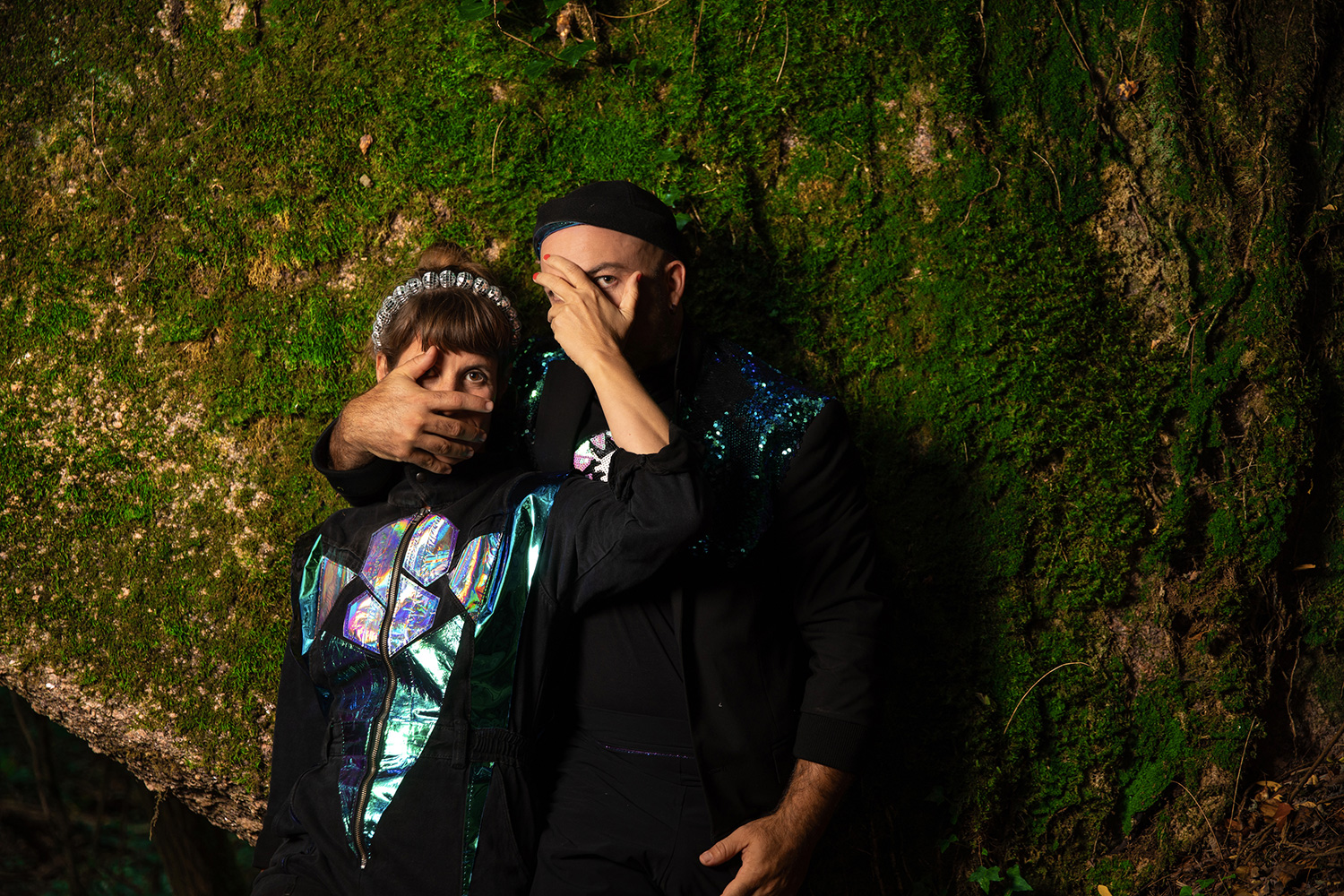 Avant-pop French duo Sages Comme Des Sauvages have shared their new single, 'Répare ou Pas'