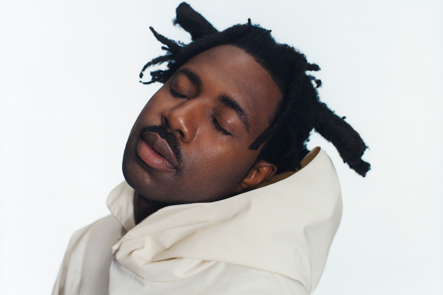 Sampha has released a new video for 'Can't Go Back'