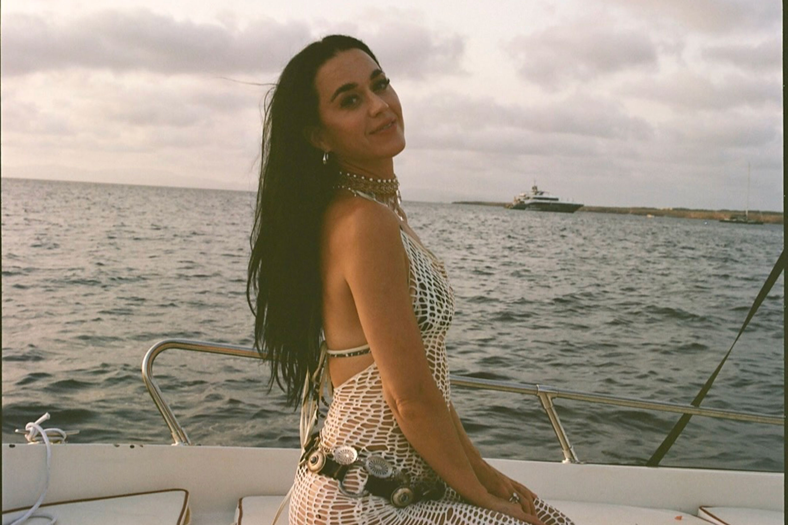 Katy Perry has released her new single 'LIFETIMES', a song about eternal love