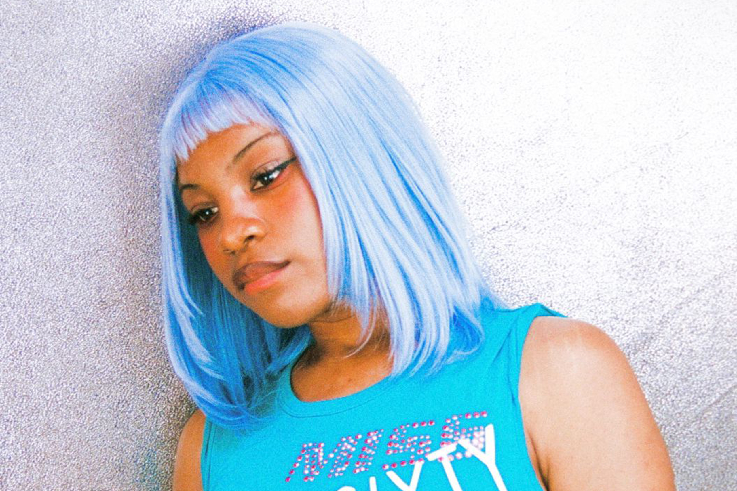 EFÉ has released a nostalgic, 00s-inspired new single and video, '2000SEVEN'