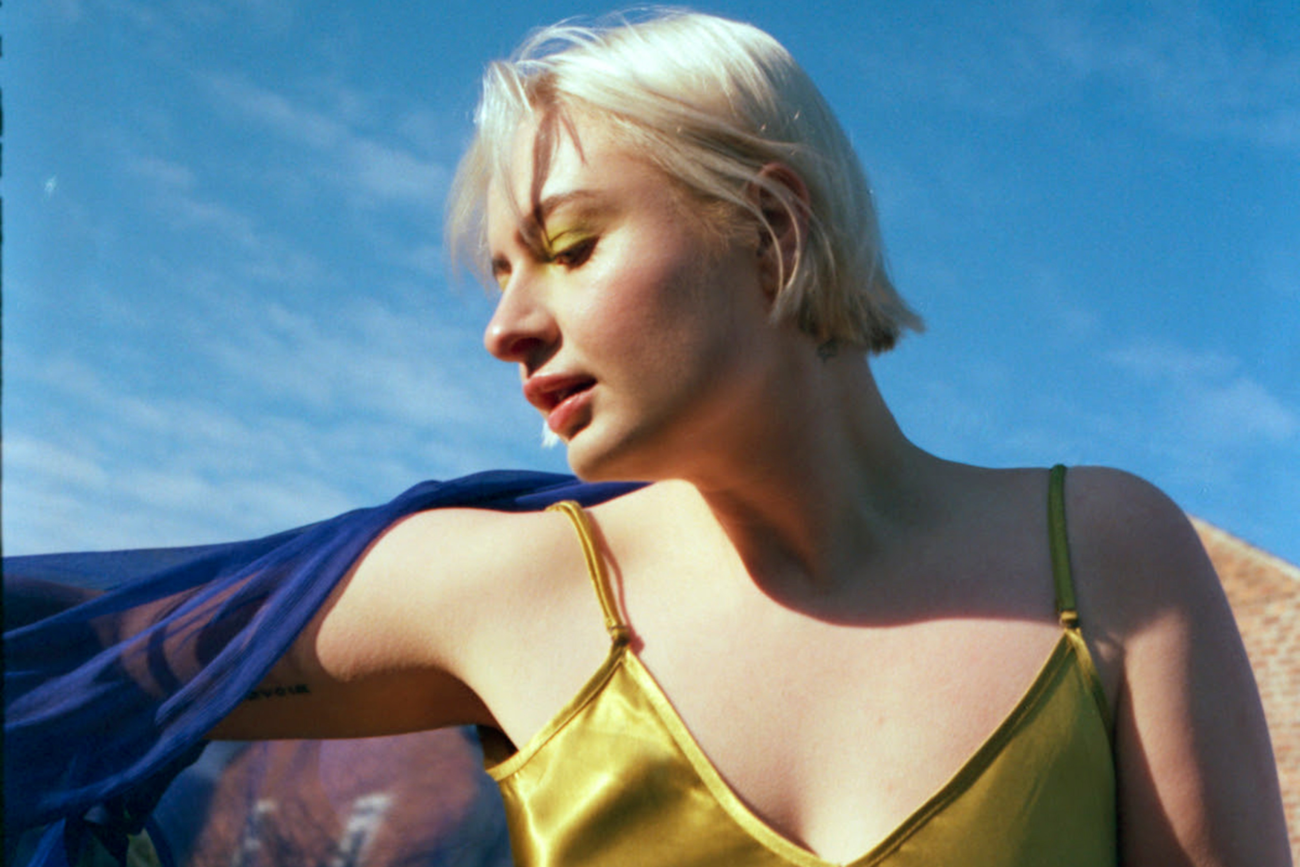 Låpsley is back with a new single, and an EP on the way