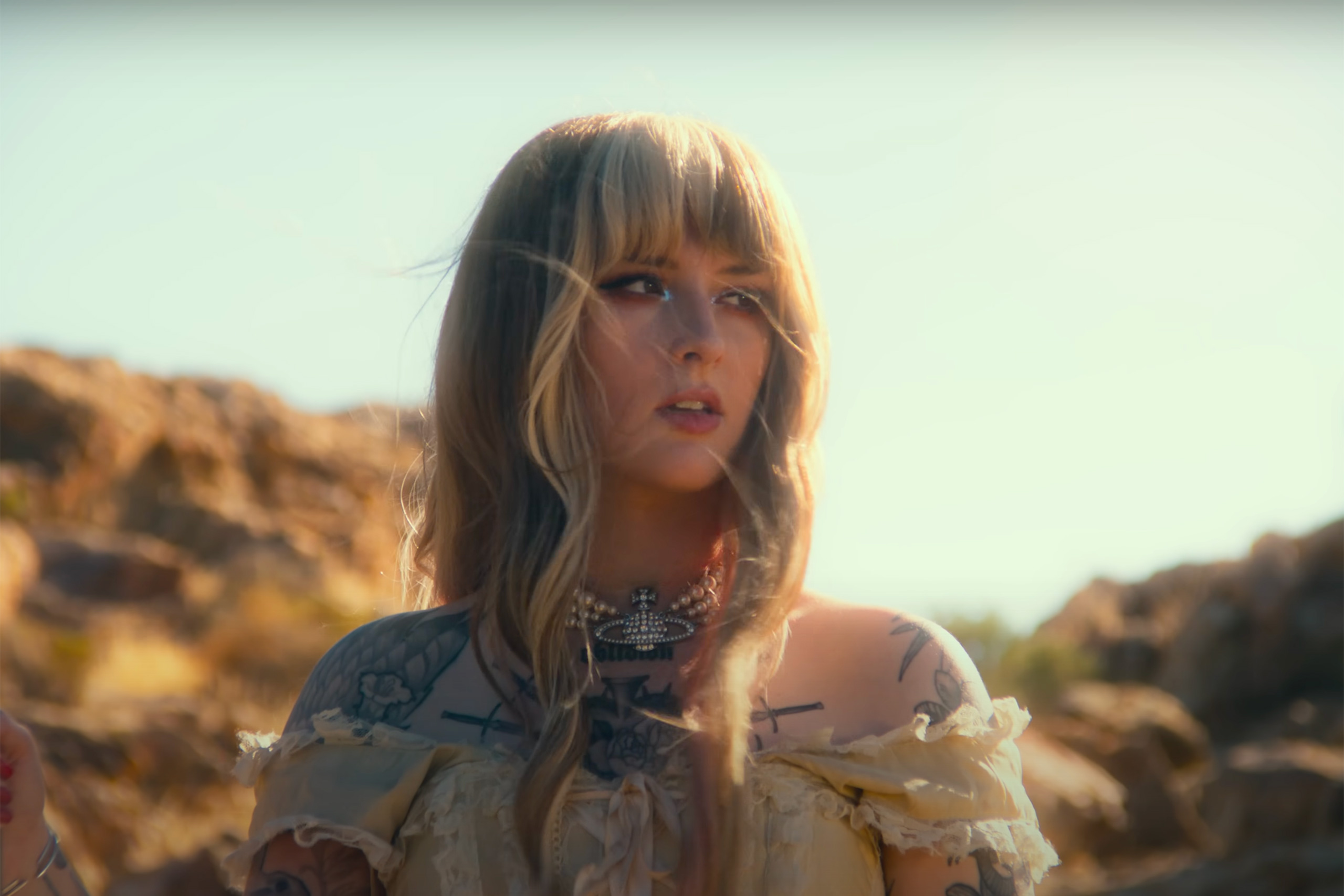 Mothica has unveiled her "yeehaw-thica" new single, 'Mirage'