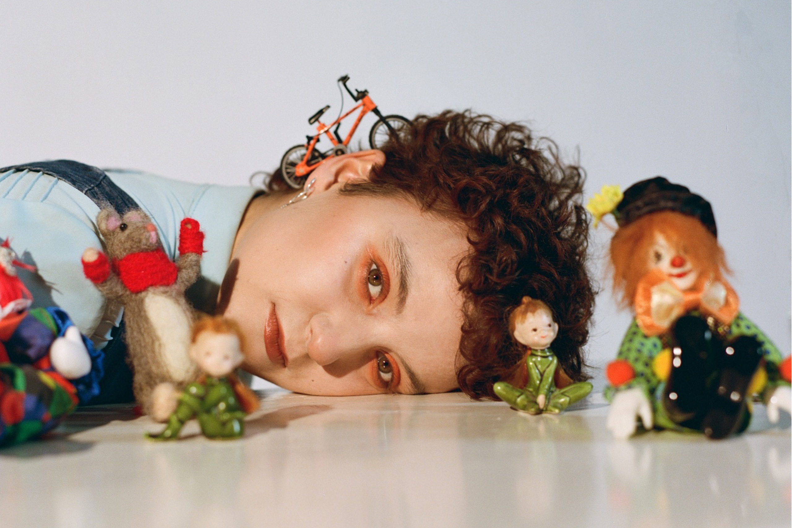 Phoebe Green embraces contentment with her new single, 'I Think That I'm Getting Boring'