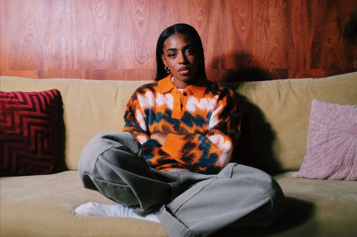 Cat Burns has debuted her "very positive" new single, 'live more & love more'