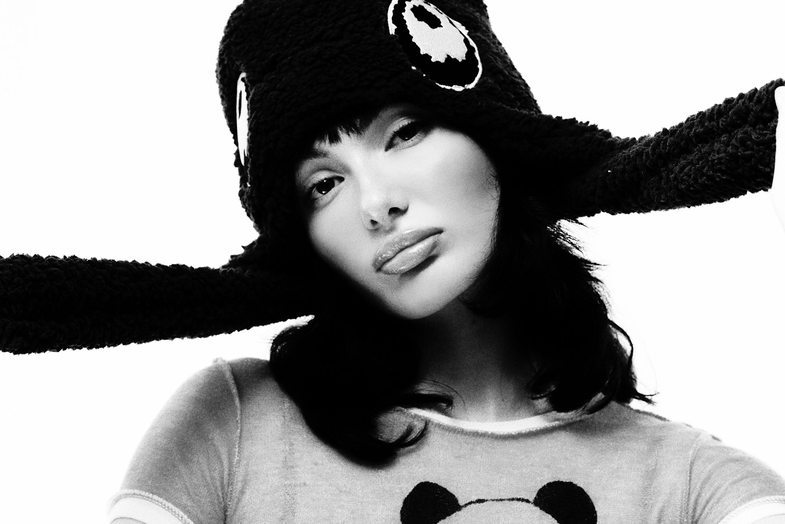 Willow Kayne explores the allure of privilege in new single, 'the good life'