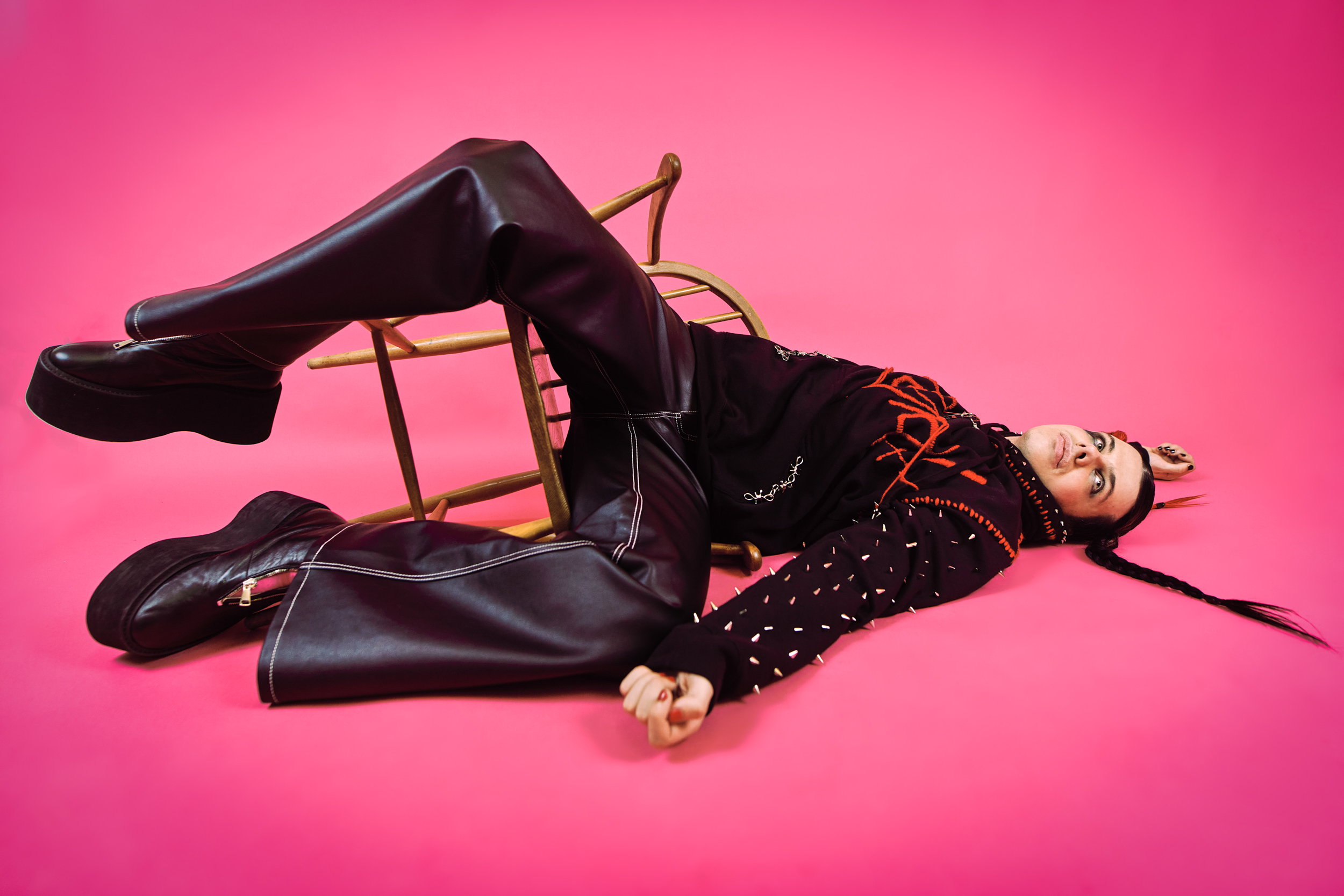 YUNGBLUD has shared the video to his latest single, 'fleabag'