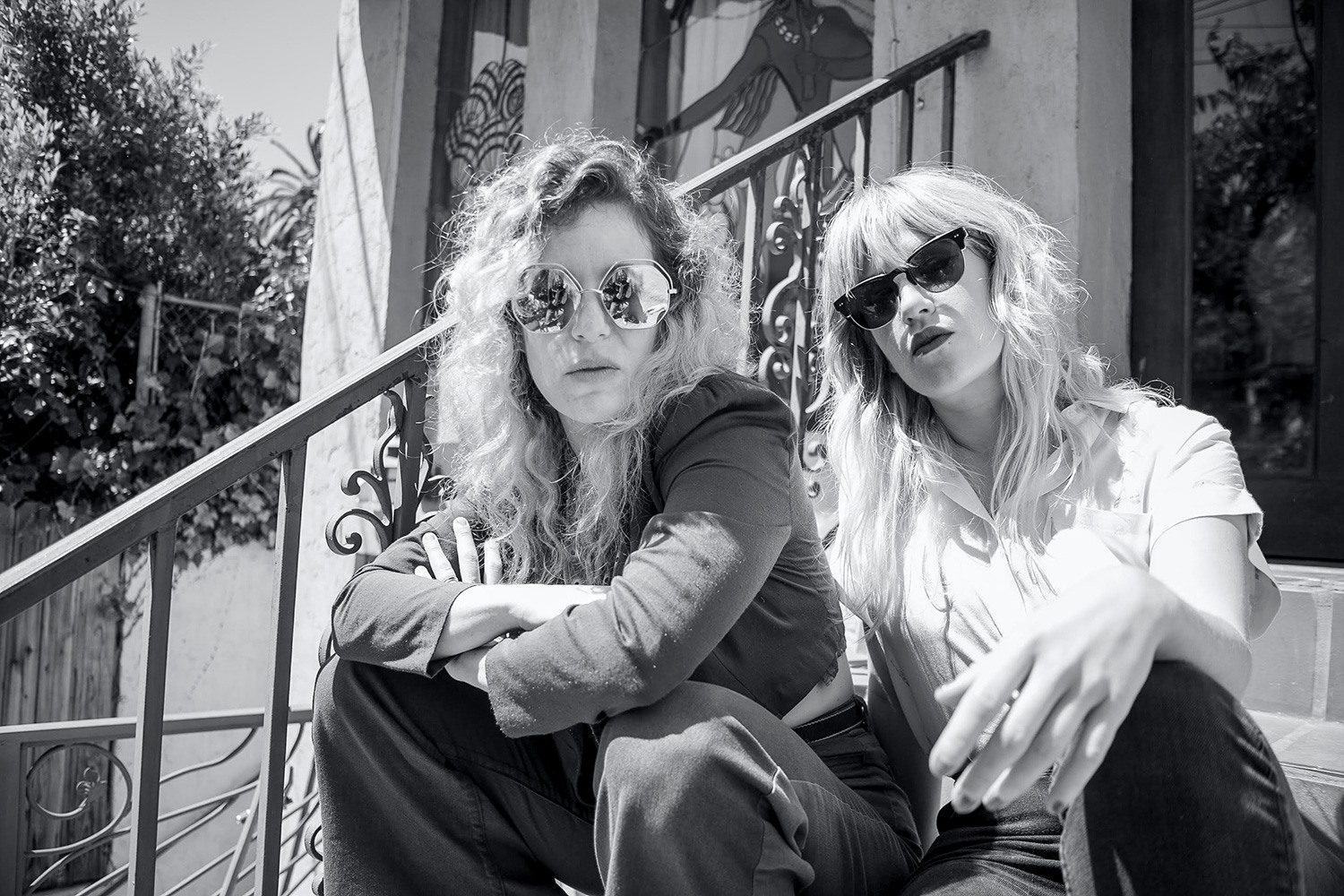 Deap Vally join forces with KT Tunstall and Peaches for their new track, 'High Horse'.