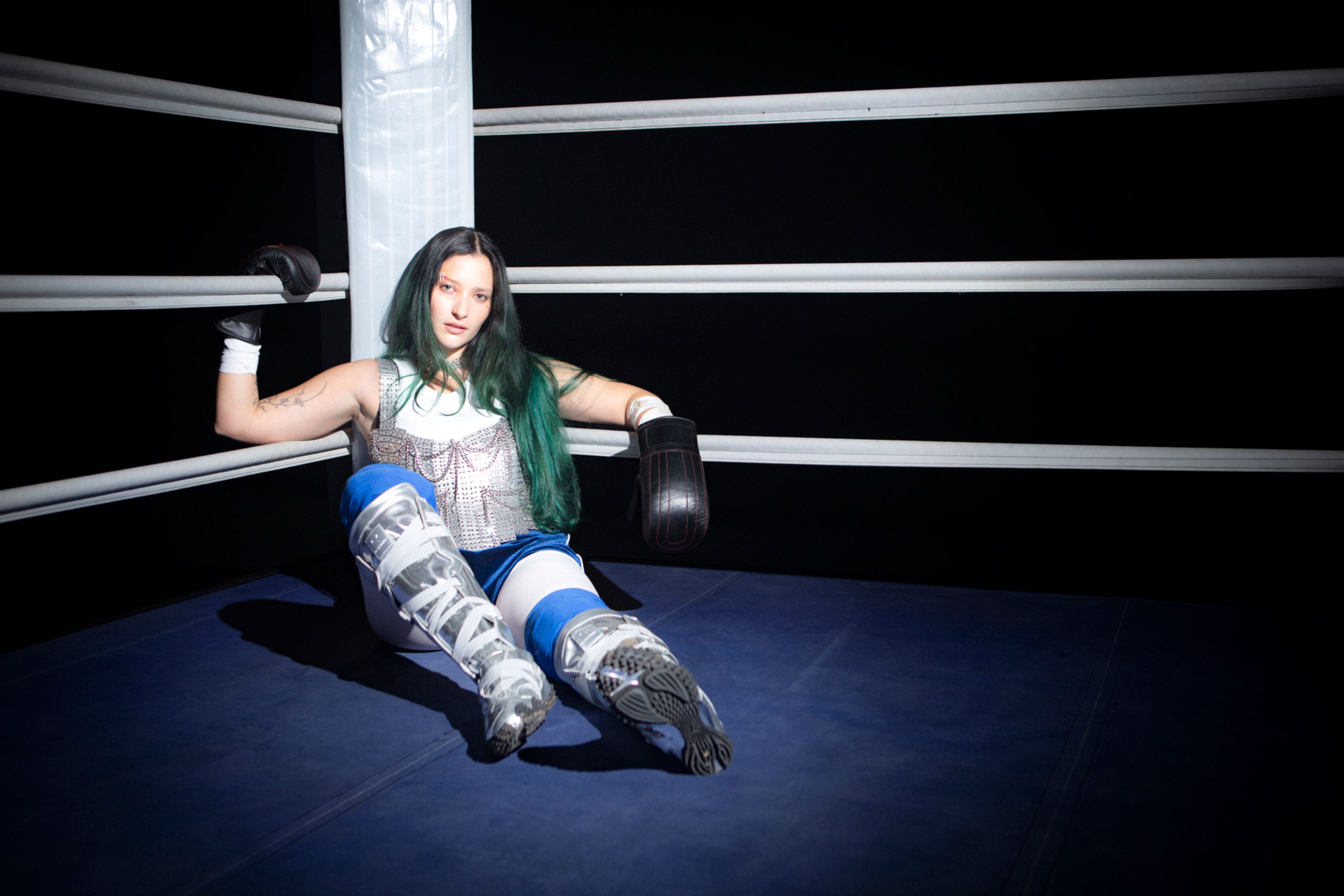 Au/Ra has returned with her raw new single 'Blah' after three-year break