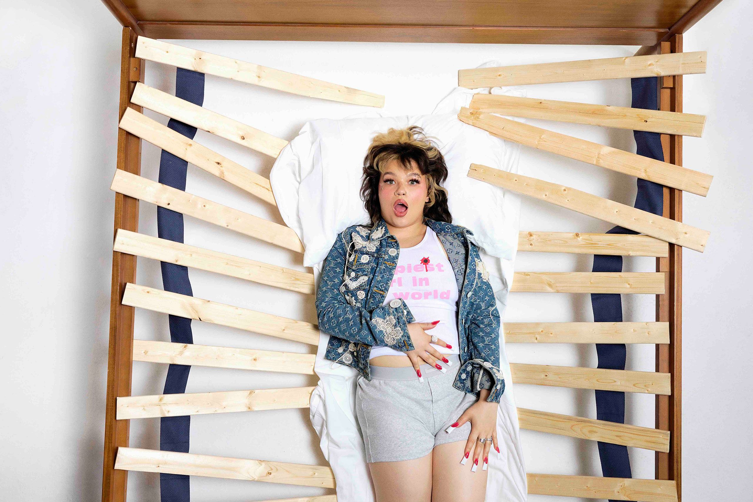 Lola Young has announced a headline show at London Palladium