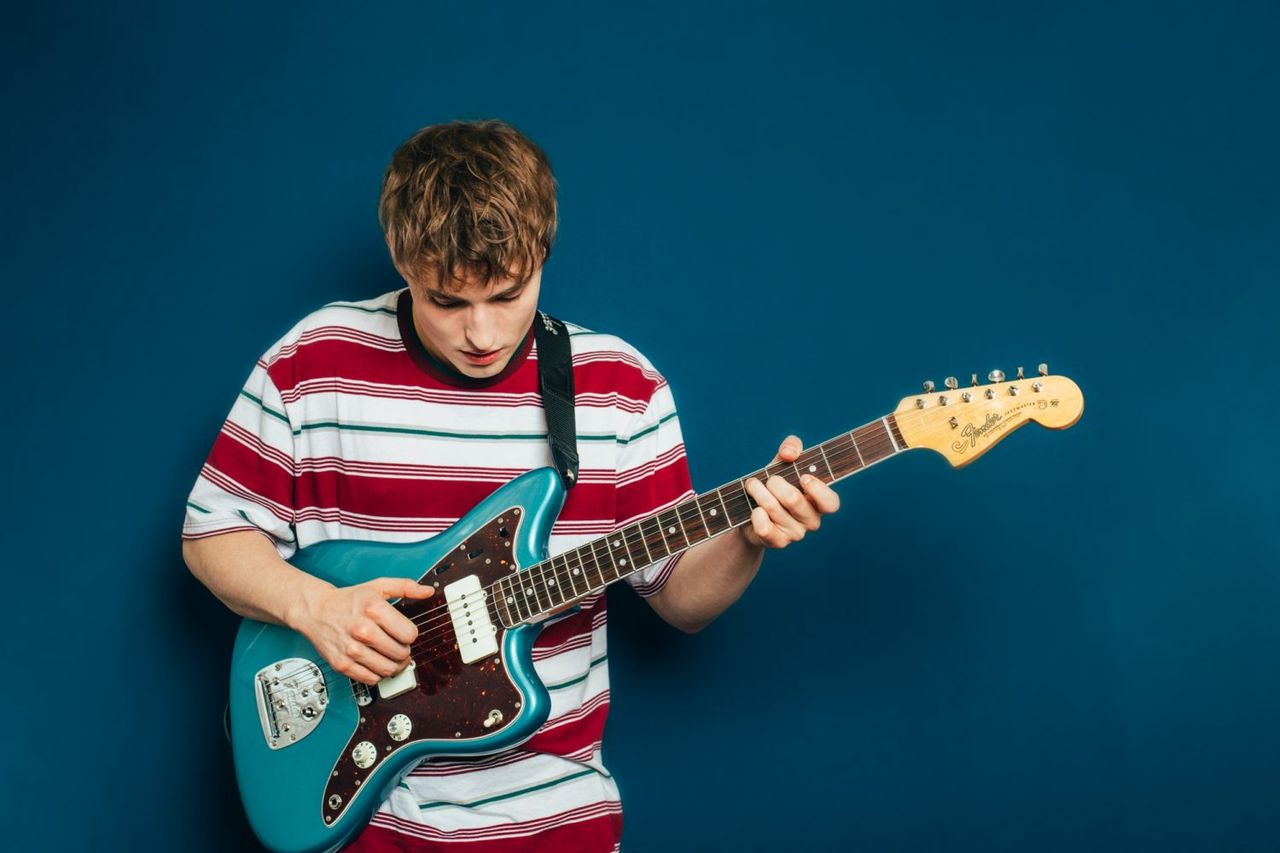Sam Fender has shared his final pre-album single, check out 'The Borders'