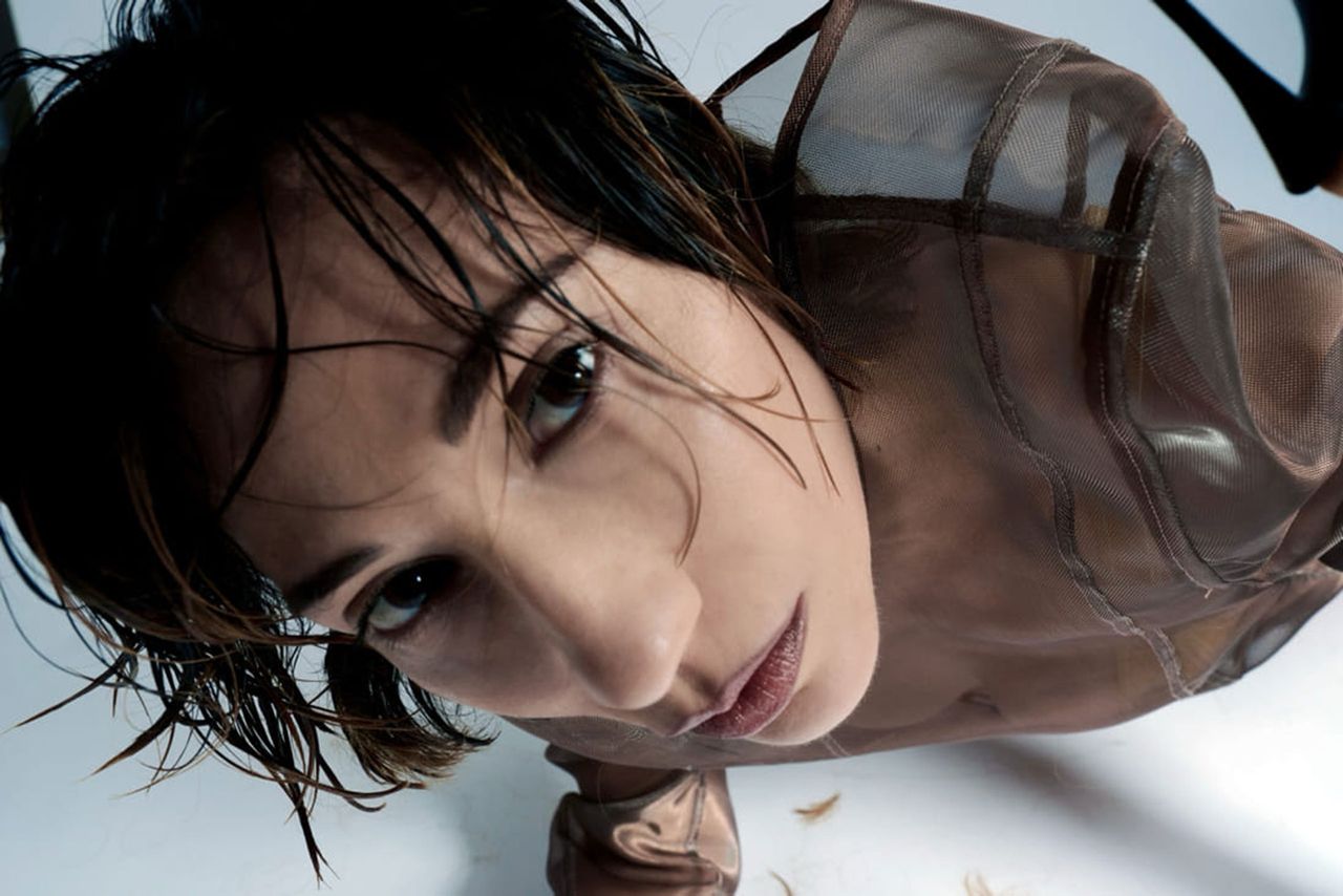 Tei Shi has returned with her personal new single 'Best Be Leaving', about letting go